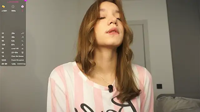 Snapshot of BrynnHolverson chatting on 11-15-25, 05:42 BrynnHolverson online show from 11-15-25, 05:42