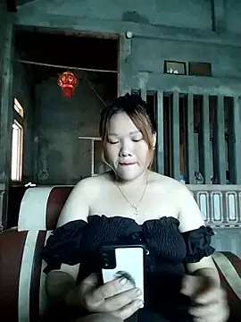 Snapshot of mai-cute chatting on 10-18-25, 02:47 mai-cute online show from 10-18-25, 02:47