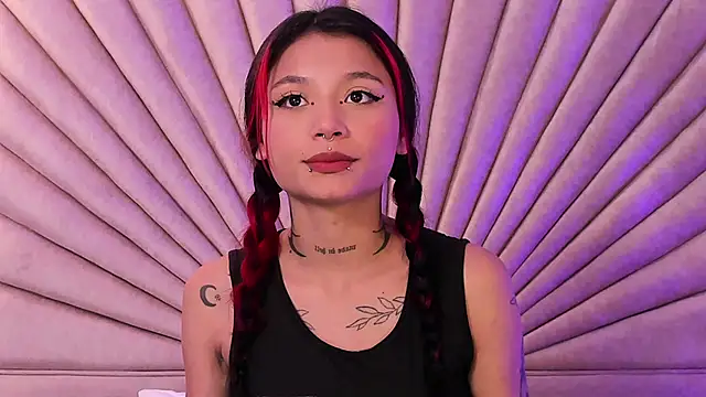 Snapshot of Emma_duff chatting on 10-21-25, 11:44 Emma duff online show from 10-21-25, 11:44