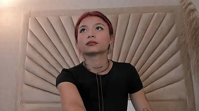 Snapshot of Emma_duff chatting on 11-01-25, 12:51 Emma duff online show from 11-01-25, 12:51