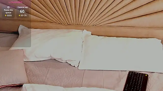 Snapshot of Emma_duff chatting on 12-16-25, 11:48 Emma duff online show from 12-16-25, 11:48