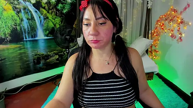 Snapshot of madys_hot chatting on 10-28-25, 06:06 madys hot online show from 10-28-25, 06:06