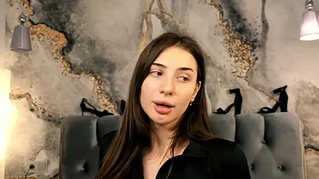 Snapshot of Chloewilldd chatting on 10-23-25, 06:28 Chloewilldd online show from 10-23-25, 06:28