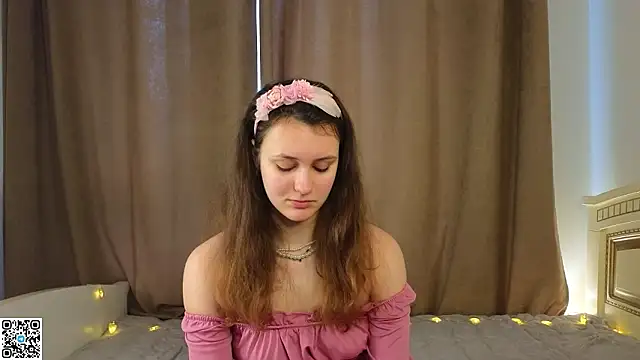 Snapshot of FoxFever chatting on 02-27-26, 05:18 FoxFever online show from 02-27-26, 05:18