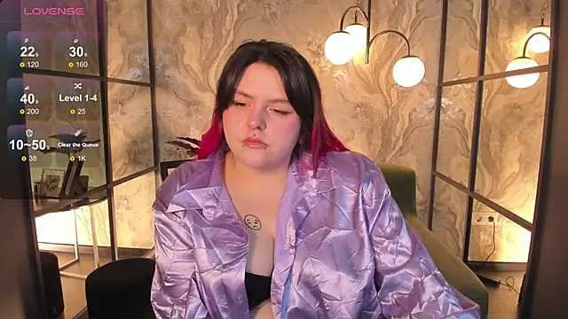 Snapshot of LorettaBerry chatting on 10-17-25, 02:41 LorettaBerry online show from 10-17-25, 02:41