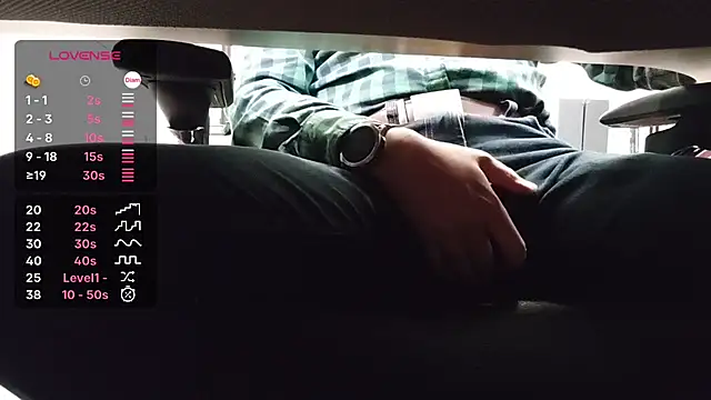 Snapshot of Mister_Majestic chatting on 11-14-25, 02:16 Mister Majestic online show from 11-14-25, 02:16