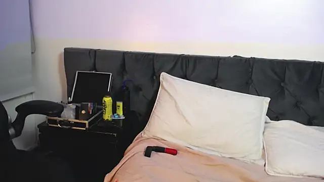 jadeandsamuel online show from 10-26-25, 05:02