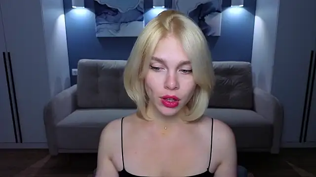 Snapshot of Maya_Morrow chatting on 10-18-25, 02:18 Maya Morrow online show from 10-18-25, 02:18