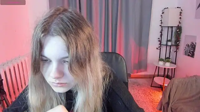 Snapshot of DreamSinder chatting on 10-26-25, 05:02 DreamSinder online show from 10-26-25, 05:02