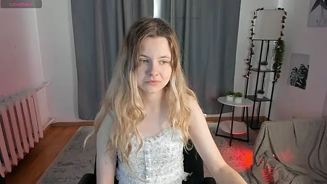 Snapshot of DreamSinder chatting on 11-16-25, 06:19 DreamSinder online show from 11-16-25, 06:19