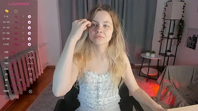 Snapshot of DreamSinder chatting on 12-04-25, 06:23 DreamSinder online show from 12-04-25, 06:23