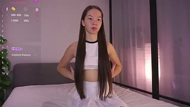 MayaHjelm online show from 10-25-25, 05:37