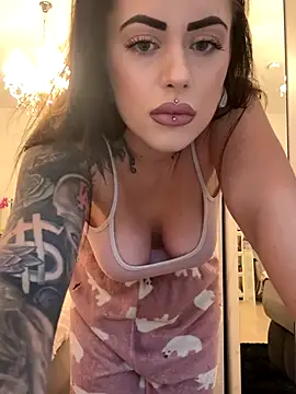 Snapshot of Barbie_1312 chatting on 10-23-25, 03:00 Barbie 1312 online show from 10-23-25, 03:00