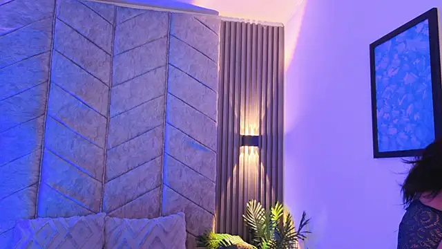 Snapshot of Rynka_ chatting on 11-13-25, 04:11 Rynka online show from 11-13-25, 04:11