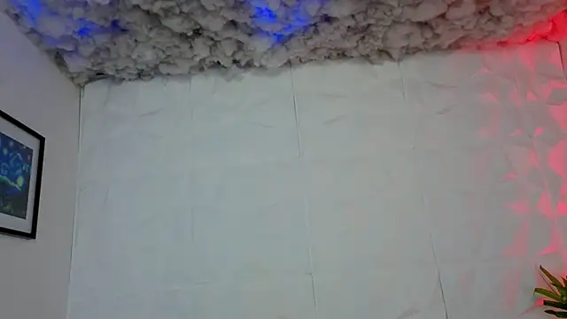 Snapshot of Rynka_ chatting on 11-30-25, 03:32 Rynka online show from 11-30-25, 03:32