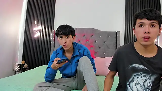 Snapshot of hoot_booys_ chatting on 10-27-25, 03:38 hoot booys online show from 10-27-25, 03:38