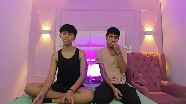 Snapshot of hoot_booys_ chatting on 10-30-25, 11:16 hoot booys online show from 10-30-25, 11:16