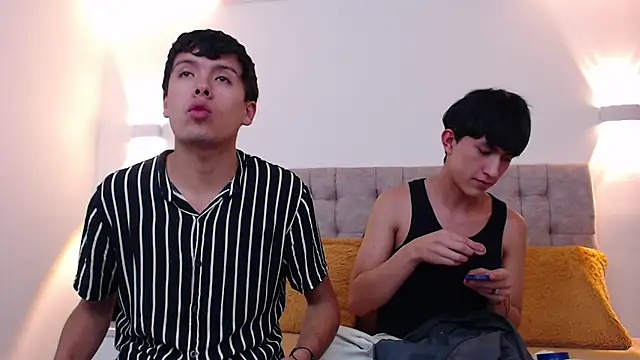 Snapshot of hoot_booys_ chatting on 11-14-25, 09:02 hoot booys online show from 11-14-25, 09:02