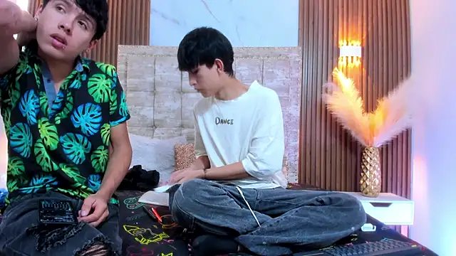 Snapshot of hoot_booys_ chatting on 11-19-25, 08:09 hoot booys online show from 11-19-25, 08:09