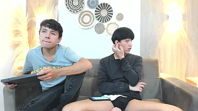 Snapshot of hoot_booys_ chatting on 11-21-25, 08:18 hoot booys online show from 11-21-25, 08:18