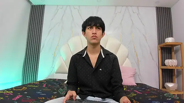 Snapshot of hoot_booys_ chatting on 12-04-25, 07:33 hoot booys online show from 12-04-25, 07:33