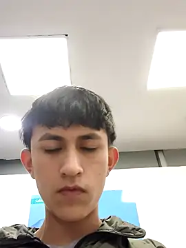 Snapshot of hoot_booys_ chatting on 12-15-25, 08:35 hoot booys online show from 12-15-25, 08:35