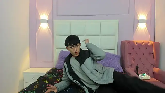 Snapshot of hoot_booys_ chatting on 12-17-25, 09:21 hoot booys online show from 12-17-25, 09:21