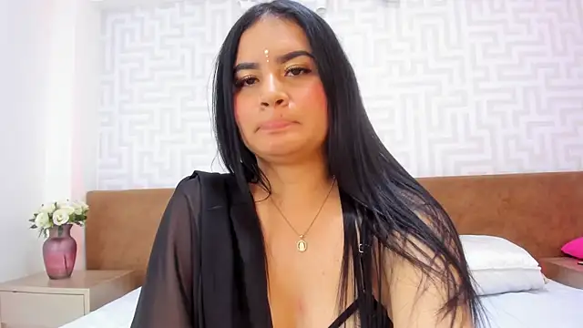 Snapshot of Endiira chatting on 10-17-25, 06:54 Endiira online show from 10-17-25, 06:54