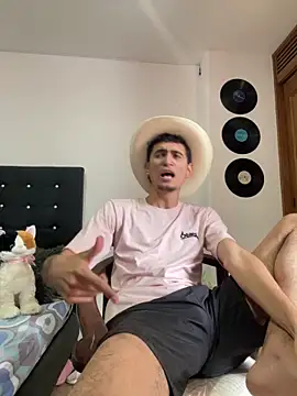 Snapshot of gsusss_feet chatting on 10-22-25, 06:51 gsusss feet online show from 10-22-25, 06:51