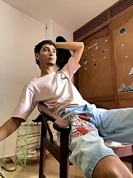 Snapshot of gsusss_feet chatting on 11-08-25, 06:51 gsusss feet online show from 11-08-25, 06:51