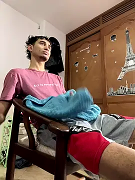 Snapshot of gsusss_feet chatting on 11-12-25, 06:30 gsusss feet online show from 11-12-25, 06:30