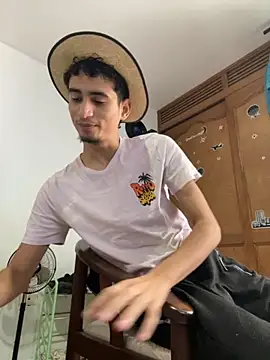 Snapshot of gsusss_feet chatting on 11-15-25, 06:59 gsusss feet online show from 11-15-25, 06:59