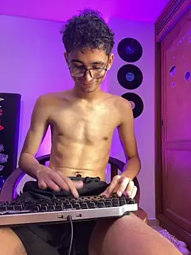 Snapshot of gsusss_feet chatting on 11-26-25, 05:58 gsusss feet online show from 11-26-25, 05:58