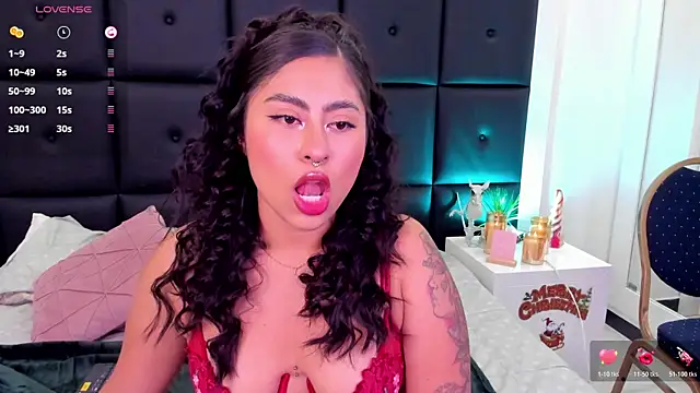 Snapshot of TamaraLeen chatting on 11-17-25, 08:03 TamaraLeen online show from 11-17-25, 08:03