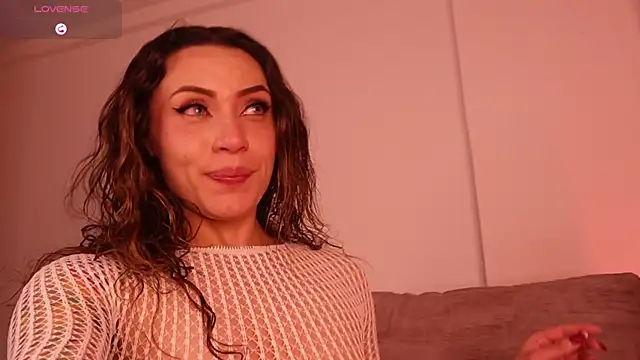 Snapshot of lara_bombshelll chatting on 10-26-25, 11:42 lara bombshelll online show from 10-26-25, 11:42