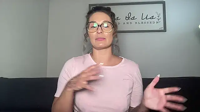 Snapshot of Mandyrheaa chatting on 11-06-25, 06:09 Mandyrheaa online show from 11-06-25, 06:09