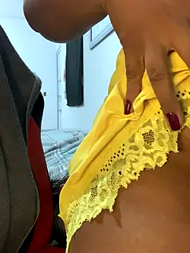 Snapshot of NatashaAzura chatting on 10-16-25, 11:06 NatashaAzura online show from 10-16-25, 11:06