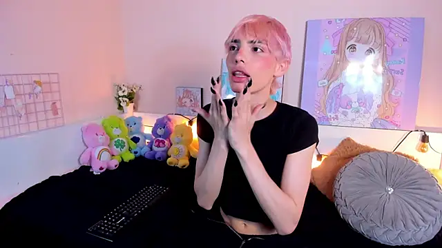 Strawberry Kitty  online show from 10-20-25, 04:02