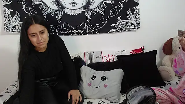 Snapshot of emily_n_abby chatting on 10-27-25, 12:20 emily n abby online show from 10-27-25, 12:20