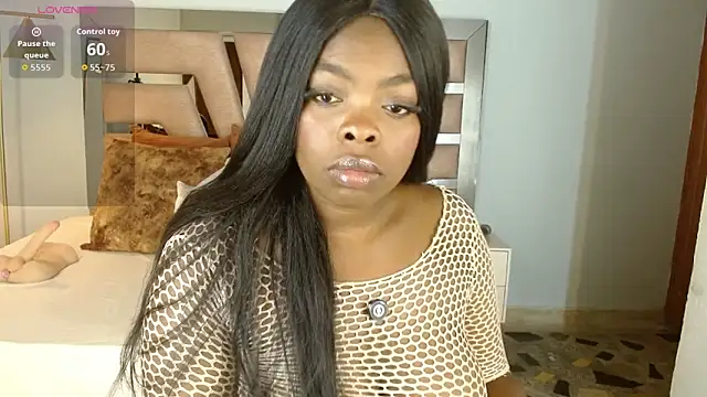 Snapshot of Maiacharris_ chatting on 10-27-25, 07:40 Maiacharris online show from 10-27-25, 07:40