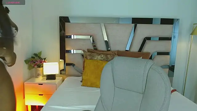 Snapshot of Maiacharris_ chatting on 12-15-25, 07:40 Maiacharris online show from 12-15-25, 07:40