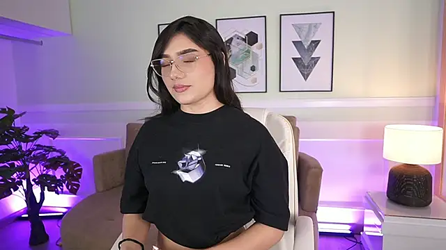 Snapshot of EmilyTurneer chatting on 11-05-25, 07:14 EmilyTurneer online show from 11-05-25, 07:14