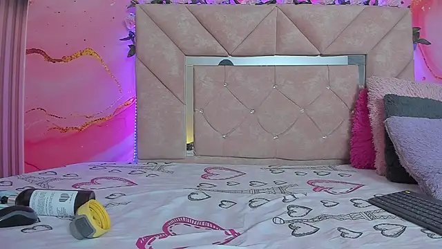 mia  blaze   online show from 12-16-25, 03:11