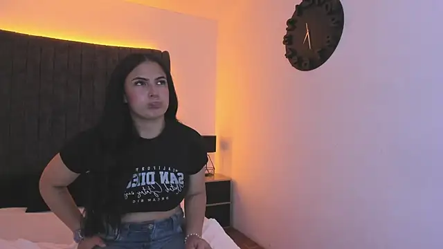 Snapshot of AuraSky_ chatting on 10-28-25, 07:27 AuraSky online show from 10-28-25, 07:27