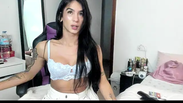 Snapshot of TellmeCatt chatting on 10-19-25, 11:49 TellmeCatt online show from 10-19-25, 11:49