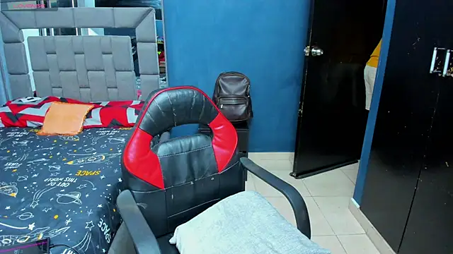 Snapshot of baby_david_03 chatting on 11-19-25, 02:33 baby david 03 online show from 11-19-25, 02:33