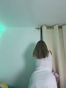 Snapshot of _Alicee_1 chatting on 11-05-25, 01:05 Alicee 1 online show from 11-05-25, 01:05