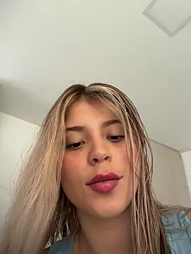 Snapshot of _Alicee_1 chatting on 11-15-25, 09:21 Alicee 1 online show from 11-15-25, 09:21