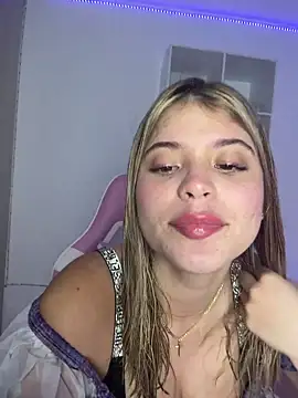 Snapshot of _Alicee_1 chatting on 11-25-25, 01:38 Alicee 1 online show from 11-25-25, 01:38