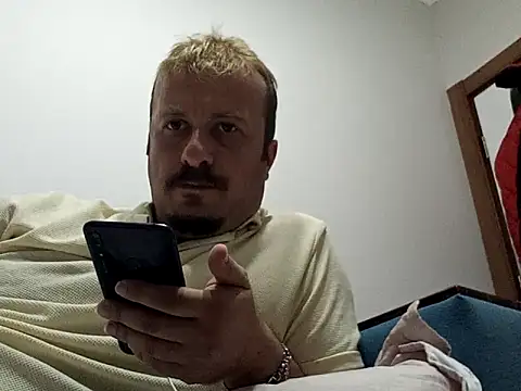 Snapshot of WORLDJR chatting on 10-27-25, 05:50 WORLDJR online show from 10-27-25, 05:50